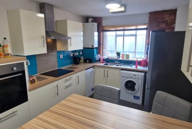 4 bed flat, Gamble street, Near university, Nottingham, NG74GU - Image 1