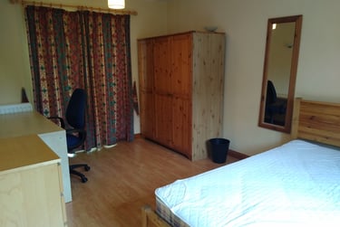 4 bed house, Roundhill Way, Park Barn, Guildford, GU28HS - Image 6