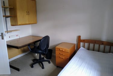 4 bed house, Roundhill Way, Park Barn, Guildford, GU28HS - Image 11