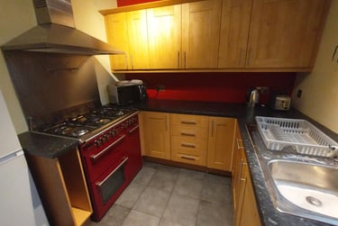 4 bed house, Roundhill Way, Park Barn, Guildford, GU28HS - Image 2