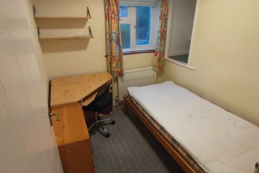 4 bed house, Roundhill Way, Park Barn, Guildford, GU28HS - Image 12