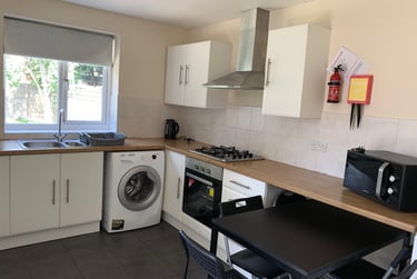 6 bed house, Osborne rd, Winton, Bournemouth, BH92JL - Image 2