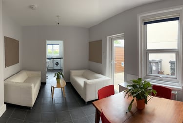 6 bed house, Capstone rd, Charminster, Bournemouth, BH88RT - Image 2