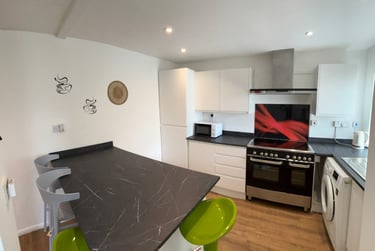 5 bed house, Ancress close, Near university, Canterbury, CT27DH - Image 2