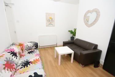 4 bed house, Gladstone Road, St Sidwells, Exeter, EX12EE - Image 1