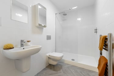 1 bed studio, Cowley Bridge Road, St David's, Exeter, EX44GS - Image 5