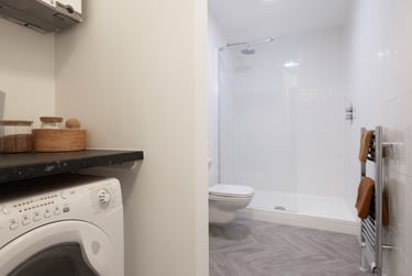 1 bed studio, Cowley Bridge Road, St David's, Exeter, EX44GS - Image 6