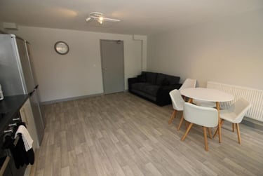 6 bed house, Bridge Farm Lane, Earlham, Norwich, NR58NW - Image 2