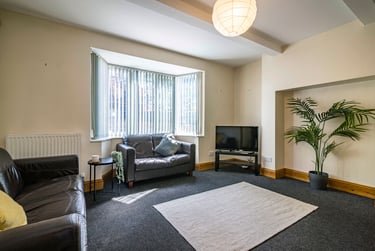 8 bed house, Harlaxton dr, Lenton, Nottingham, NG71JD - Image 3