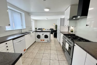 8 bed house, Dunlop ave, Lenton, Nottingham, NG72BW - Image 2