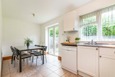 6 bed house, Orston drive (south end ), Wollaton park, Nottingham, NG81AJ - Image 2