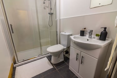 6 bed house, Harlaxton drive, Lenton, Nottingham, NG71JD - Image 12