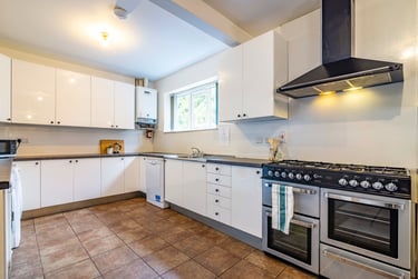 6 bed house, Harlaxton drive, Lenton, Nottingham, NG71JD - Image 2