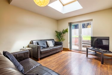 6 bed house, Charnock ave, Wollaton park, Nottingham, NG81AG - Image 1