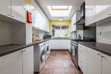 6 bed house, Charnock ave, Wollaton park, Nottingham, NG81AG - Image 2