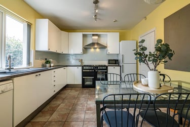 6 bed house, Harlaxton drive, Lenton, Nottingham, NG71JD - Image 3