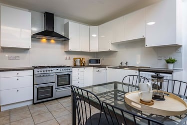 8 bed house, Harlaxton dr, Lenton, Nottingham, NG71JD - Image 1