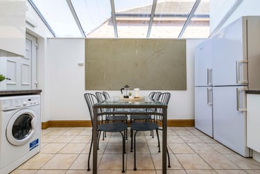 8 bed house, Harlaxton dr, Lenton, Nottingham, NG71JD - Image 2