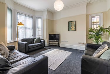 8 bed house, Burns st, Arboretum, Nottingham, NG74DT - Image 1