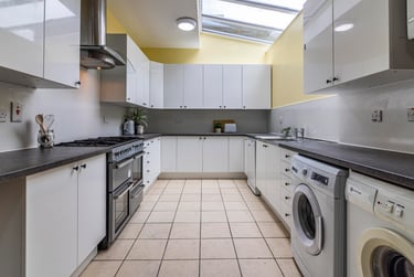 8 bed house, Harlaxton Drive, Lenton, Nottingham, NG71JD - Image 2