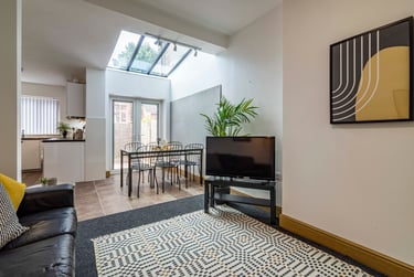 6 bed house, Albert grove, Lenton, Nottingham, NG71PA - Image 1