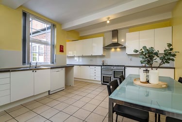 8 bed house, Lenton road, The park estate, Nottingham, NG71DQ - Image 1