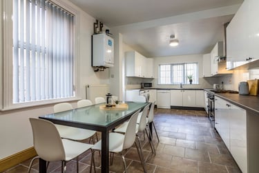 8 bed house, Burns st, Arboretum, Nottingham, NG74DT - Image 2