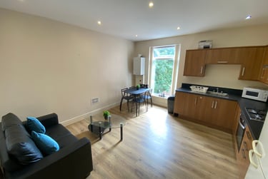 2 bed flat, Portland Cresent, Victoria park, Manchester, M130BU - Image 3