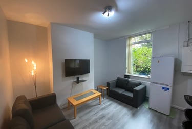 4 bed house, West grove, Victoria park, Manchester, M130AY - Image 1