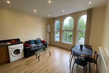 2 bed flat, Portland Crescent, Victoria park, Manchester, M130BU - Image 1