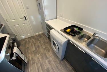 2 bed flat, Dickenson road, Longsight, Manchester, M130NG - Image 2