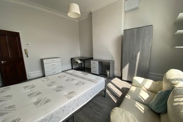 1 bed flat, Dickenson road, Longsight, Manchester, M130NG - Image 1