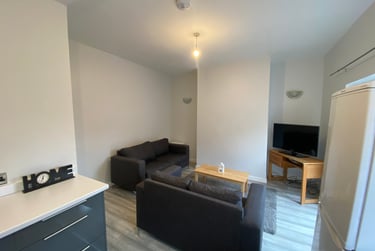 4 bed house, Beverley road, Fallowfield, Manchester, M146TG - Image 1