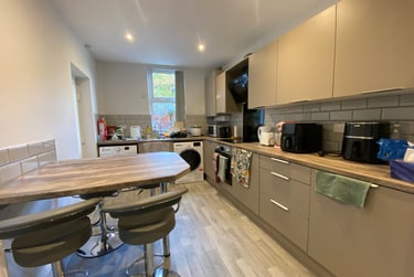 4 bed house, Beeton grove, Victoria park, Manchester, M130DL - Image 1