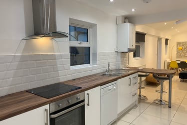 5 bed house, Brook Street, City Centre, Gloucester, GL14UP - Image 2