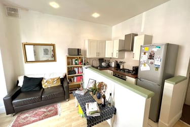 2 bed flat, Central Road, West Didsbury, Manchester, M204ZD - Image 3