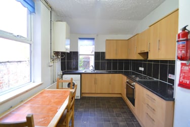4 bed house, Platt Lane, Victoria Park, Manchester, M145NE - Image 2