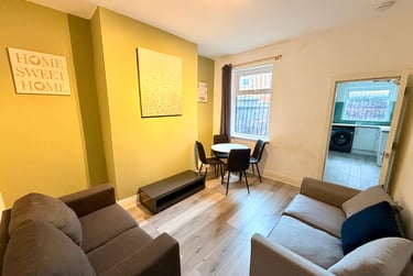 4 bed house, Norfolk Street, Charlestown, Salford, M66DP - Image 2