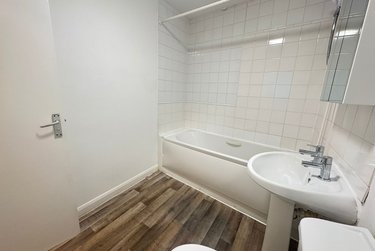 1 bed flat, 1A Monks Road, City Centre, Lincoln, LN25HL - Image 4