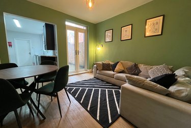 6 bed house, 104 Portland Street, City Centre, Lincoln, LN57LE - Image 1