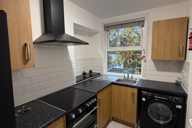 2 bed flat, 20 Birkin Avenue, Radford, Nottingham, NG75AF - Image 3