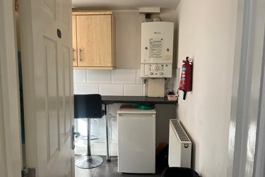 6 bed house, 70 Derby Grove, Radford, Nottingham, NG71PF - Image 2