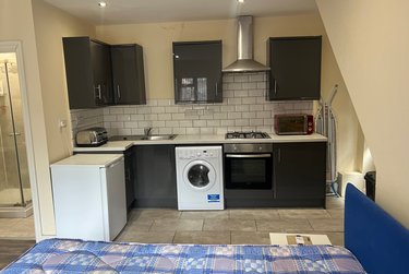 1 bed studio, 72A Derby Grove, Radford, Nottingham, NG71PF - Image 3