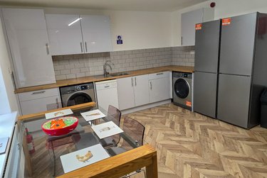 6 bed house, Denison Street, Radford, Nottingham, NG73PH - Image 1