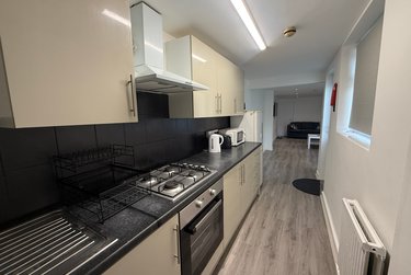 6 bed house, 11 Frederick Grove, Lenton, Nottingham, NG71SG - Image 3