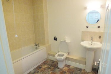 3 bed flat, Bawas Place, Radford, Nottingham, NG73NW - Image 2