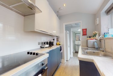 4 bed house, 114 Carholme Road, West End, Lincoln, LN11SP - Image 1