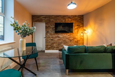 2 bed flat, 157 High Street, City Centre, Lincoln, LN57AA - Image 1