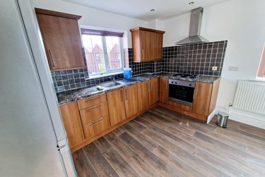 2 bed flat, Bawas Place, Radford, Nottingham, NG73LN - Image 2