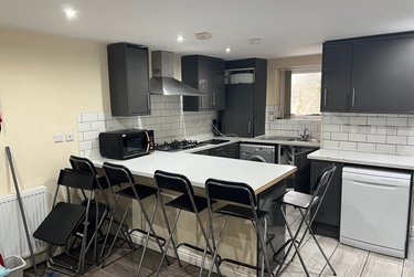 6 bed house, 72 Derby Grove, Radford, Nottingham, NG71PF - Image 1